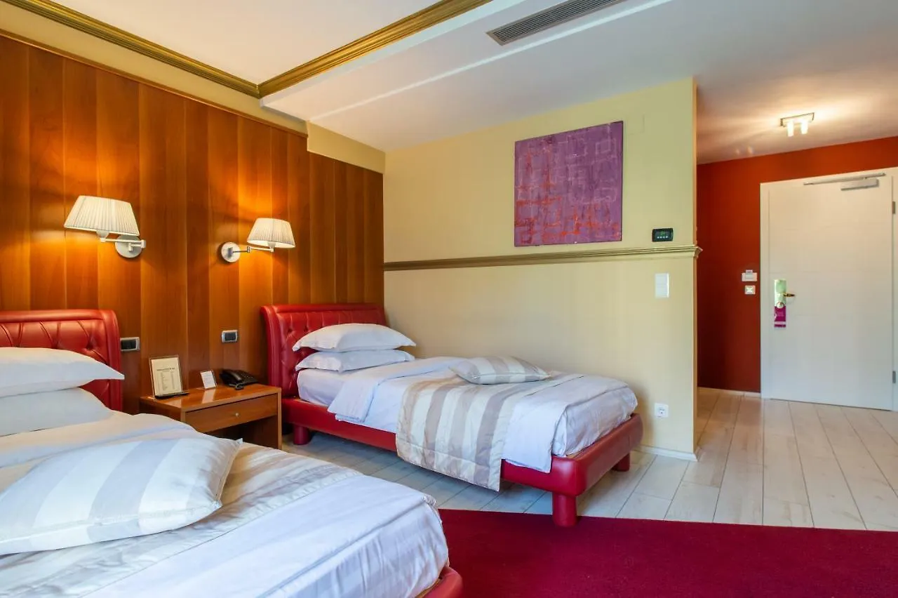 Diplomat Hotel & Spa Tirana 4*,